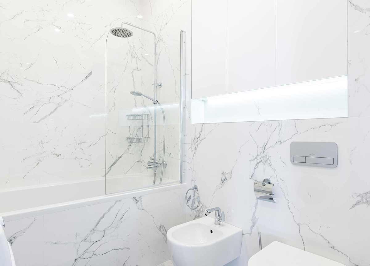 Salle de bain en chambre classique type