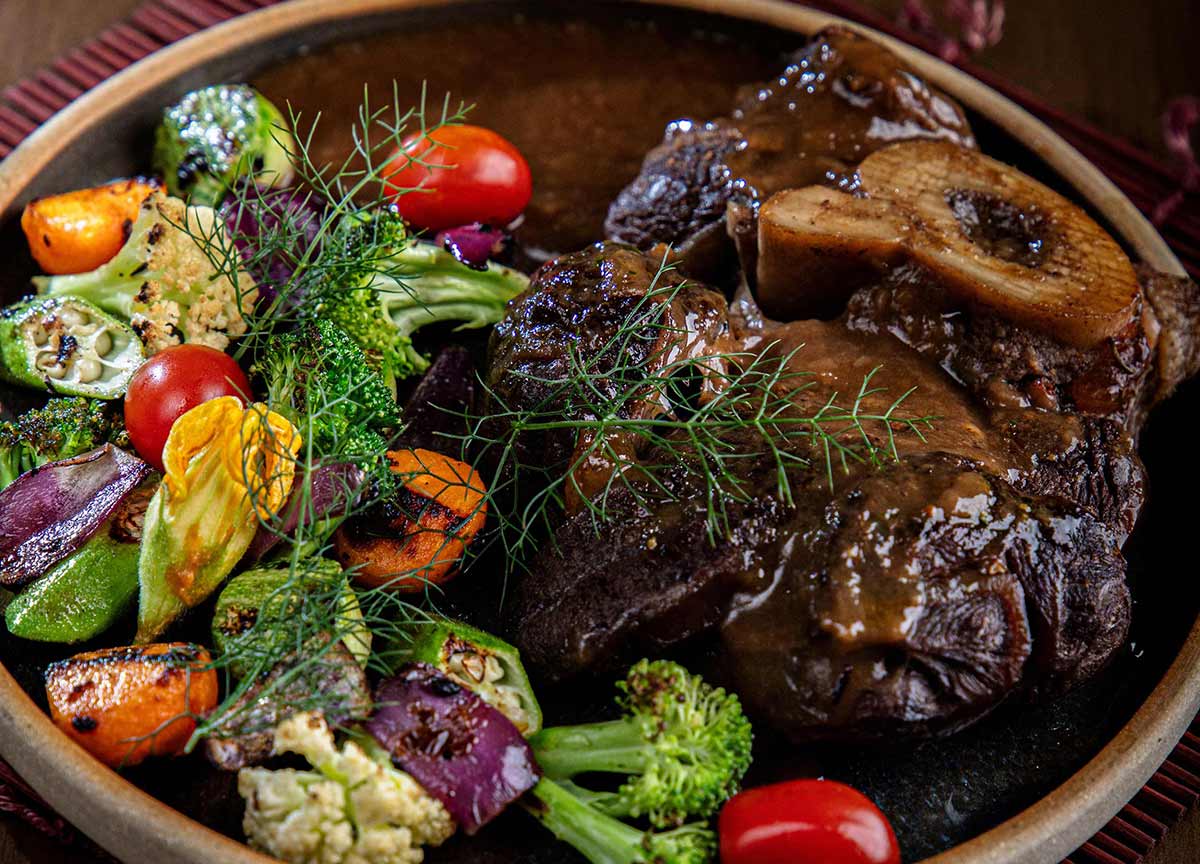 Plat avec de la viande